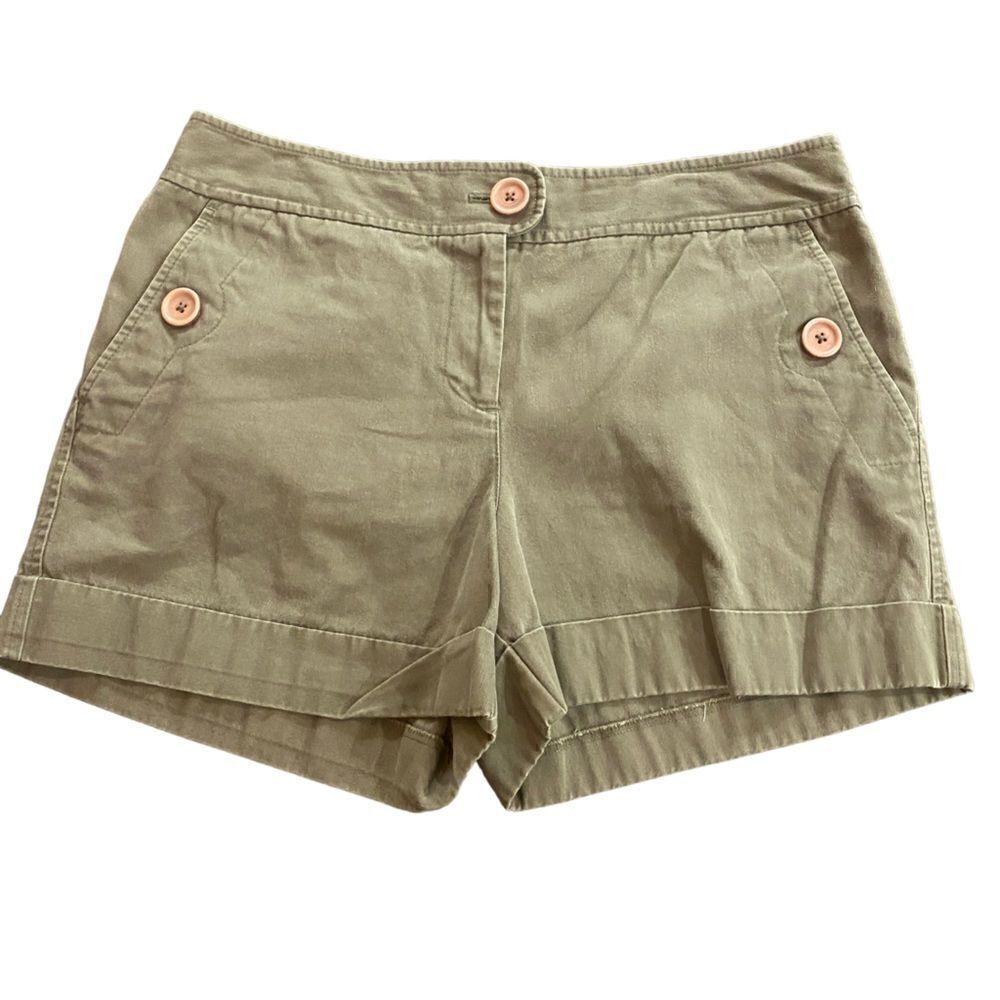 Ann Taylor Loft size 12 green buttons pockets shorts